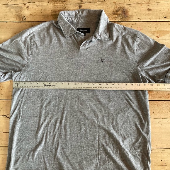 2/20$ Brixton grey polo size XL - Picture 4 of 8